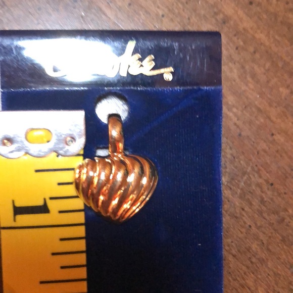 NWOT Carolee Gold To e Ribbed Enhancer/Pendant Heart - Picture 5 of 5